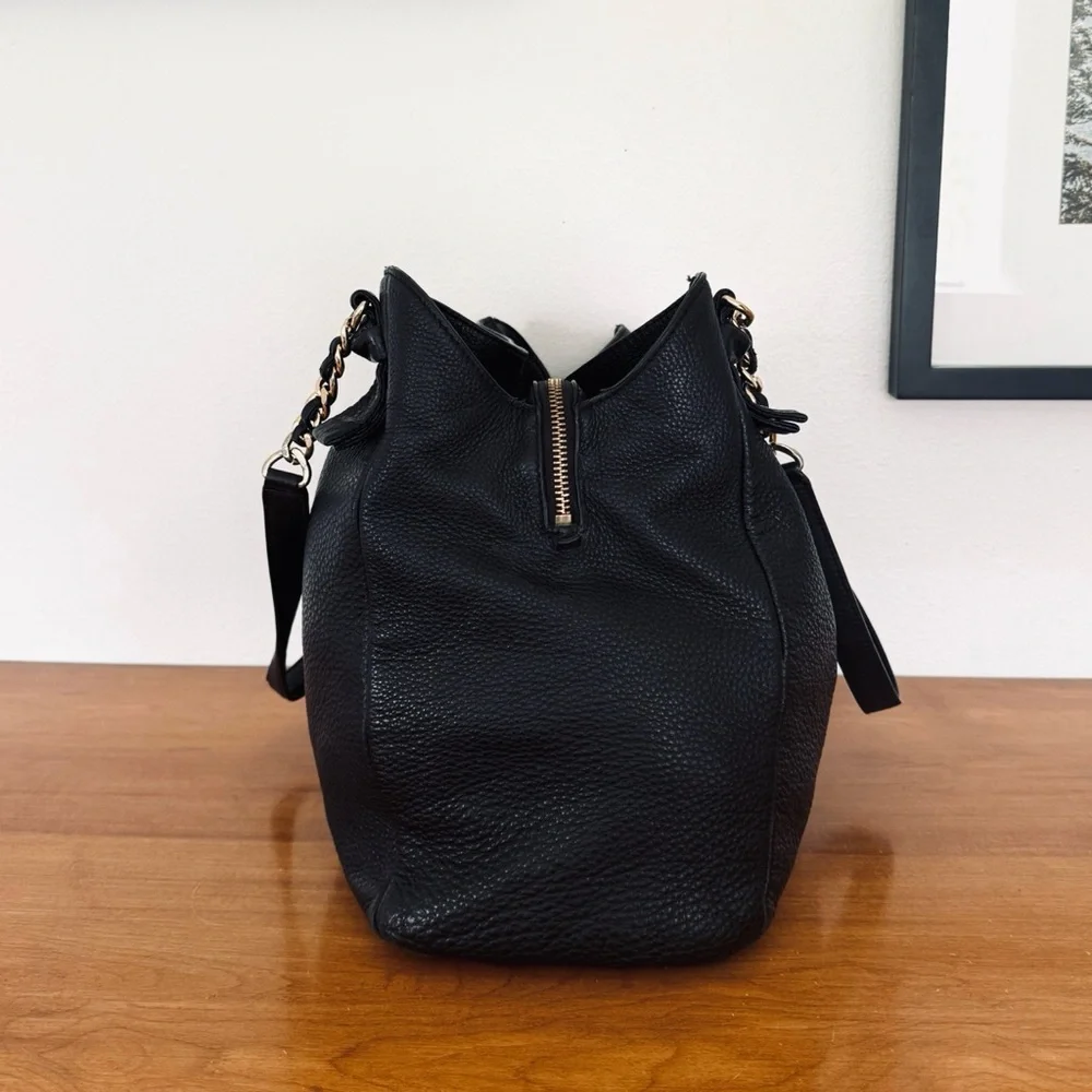 Tory Burch • Leather Harper Tote Shoulder Bag in Black - Picture 9 of 15